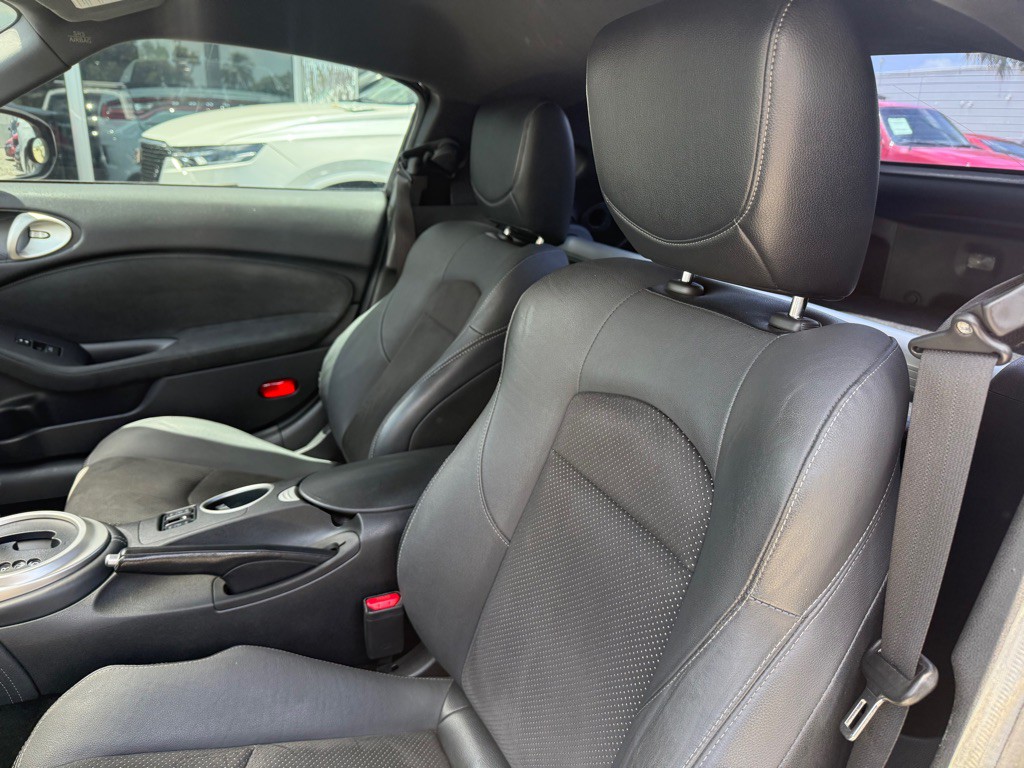 2018 Nissan 370Z Image 28