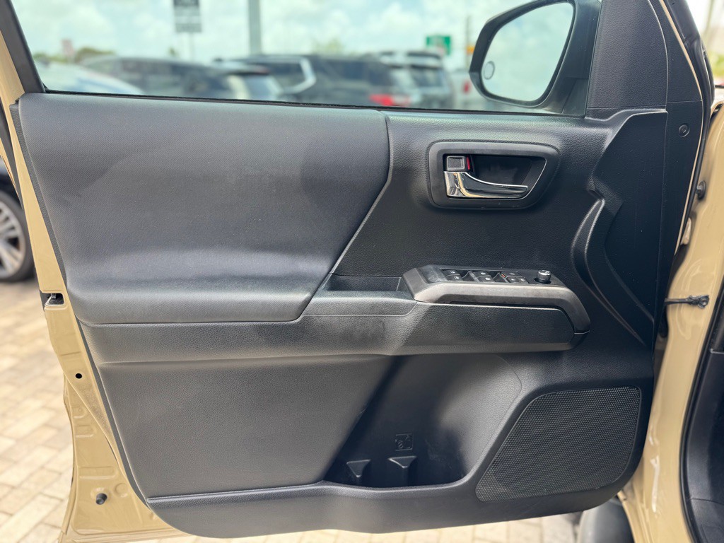 2016 Toyota Tacoma Image 9