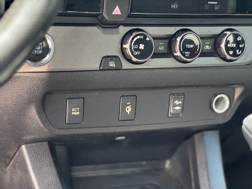 2016 Toyota Tacoma Image 17