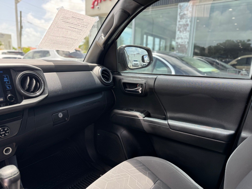 2016 Toyota Tacoma Image 18