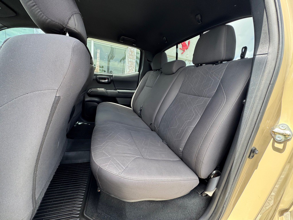 2016 Toyota Tacoma Image 21