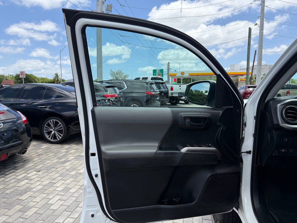 2021 Toyota Tacoma Image 32