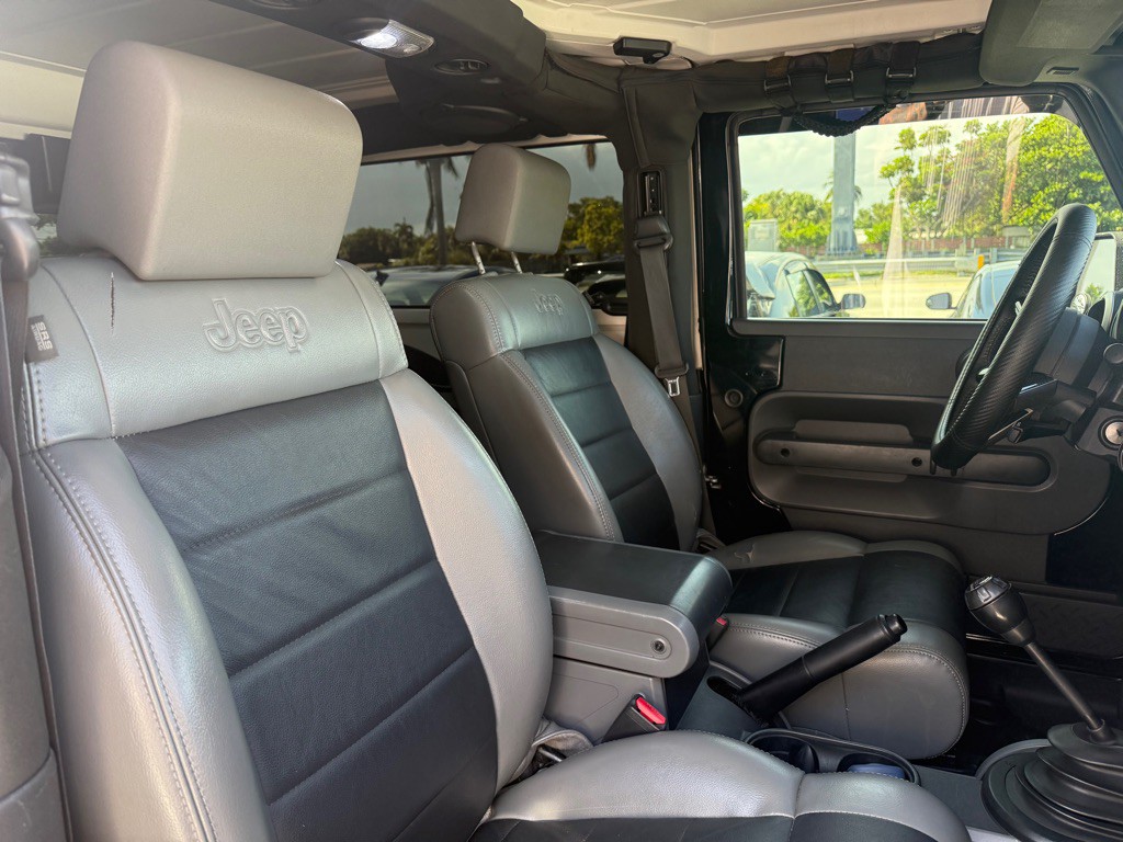 2010 Jeep Wrangler Image 16