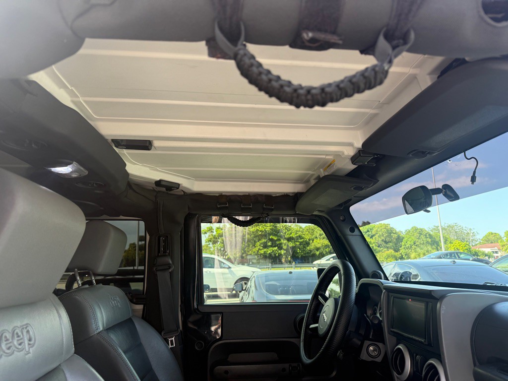 2010 Jeep Wrangler Image 17