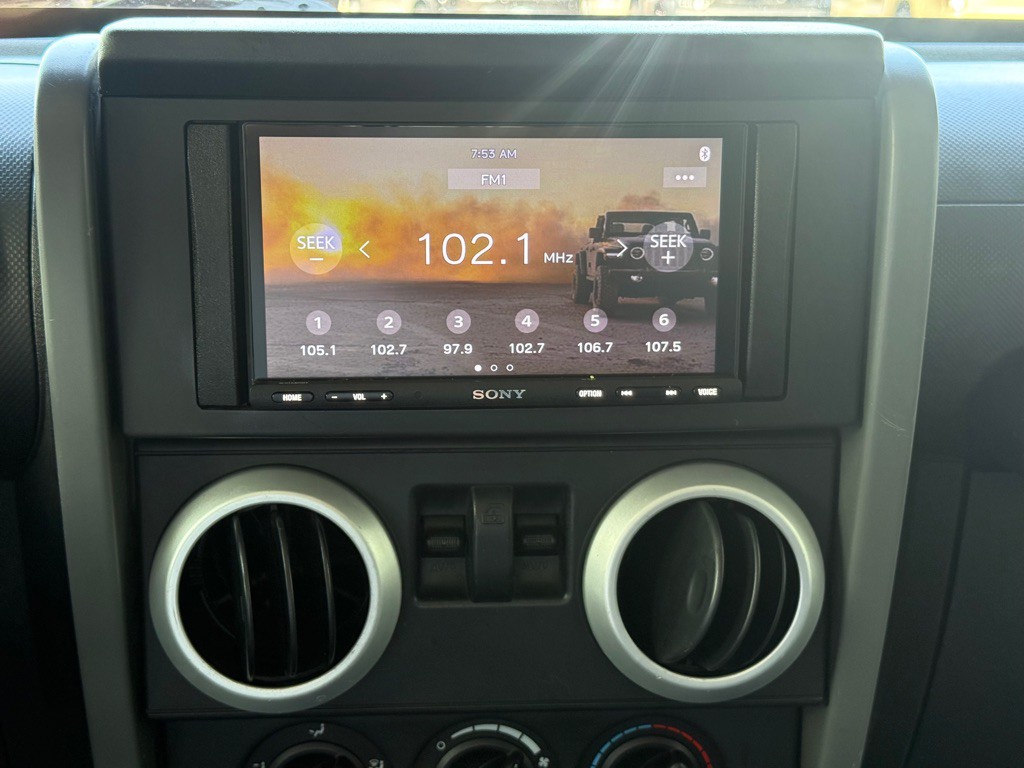 2010 Jeep Wrangler Image 19