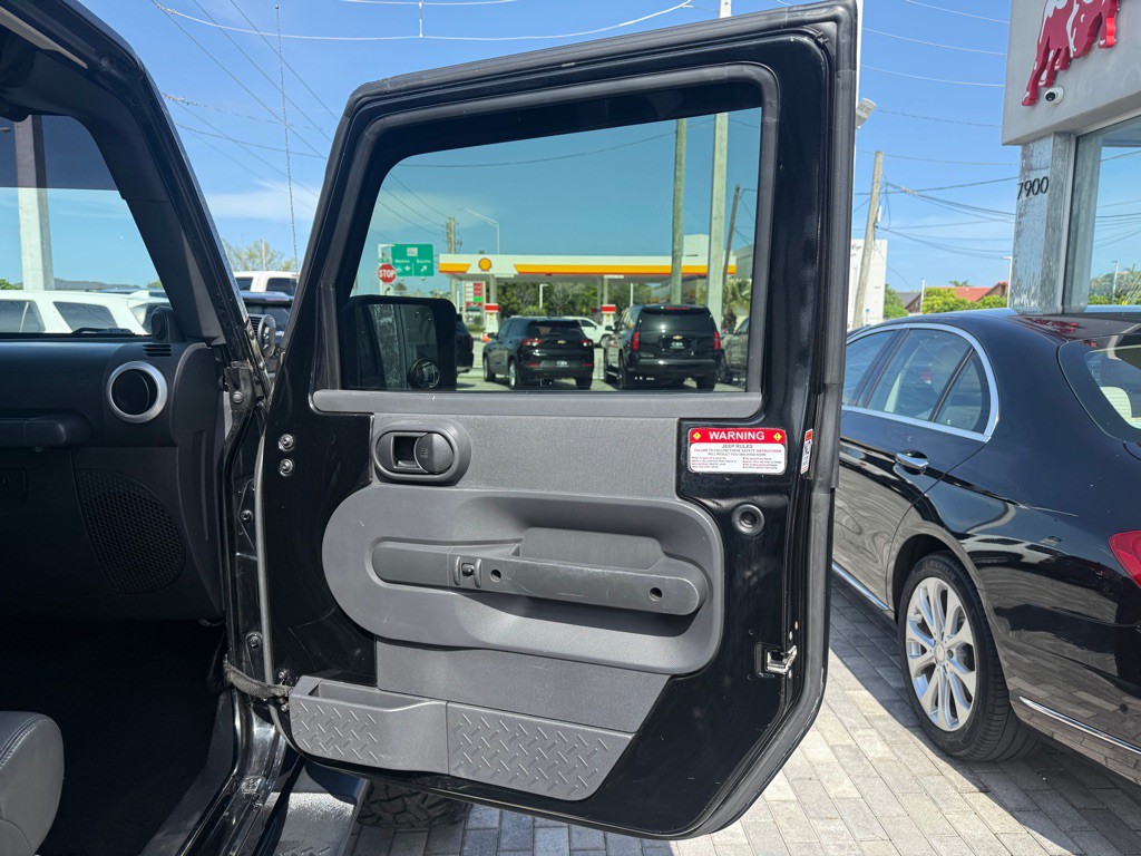2010 Jeep Wrangler Image 22