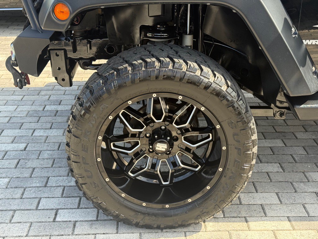 2010 Jeep Wrangler Image 32