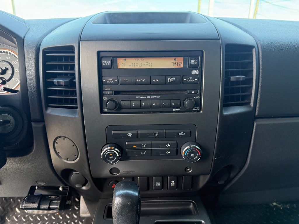 2012 Nissan Titan Image 17