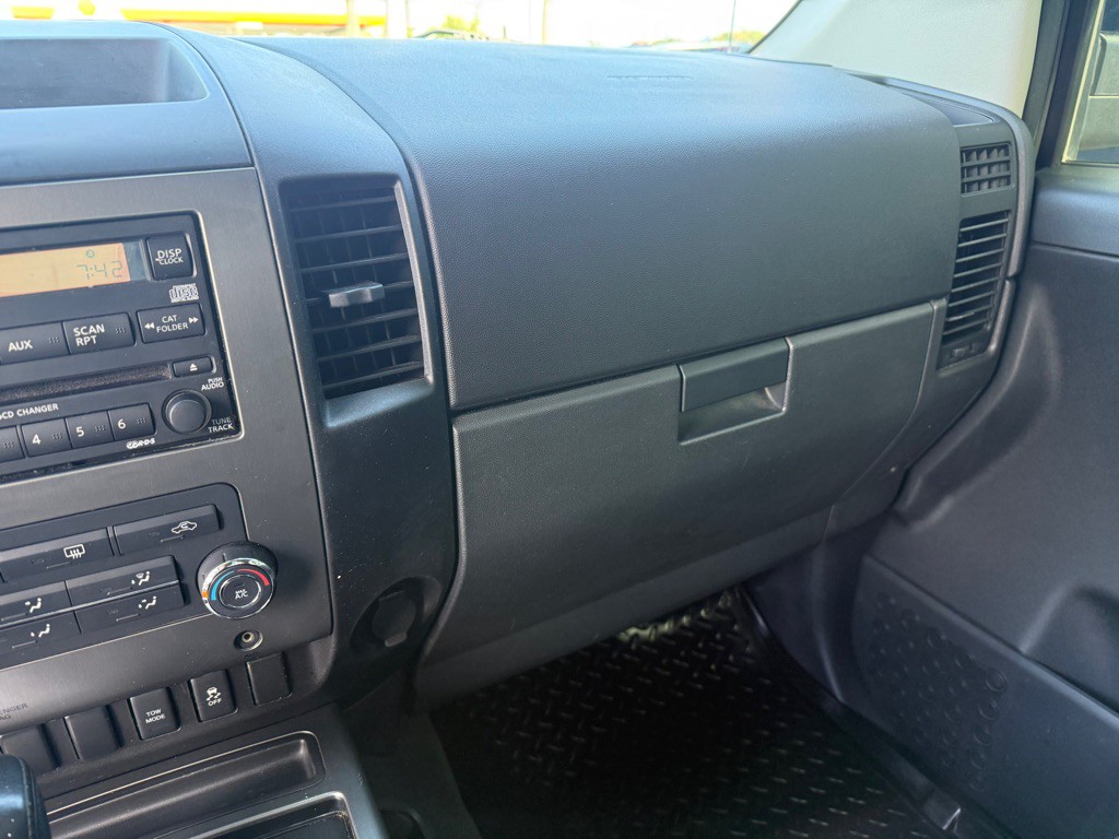 2012 Nissan Titan Image 19