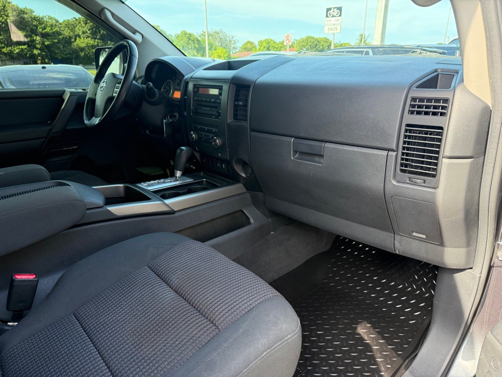 2012 Nissan Titan Image 20