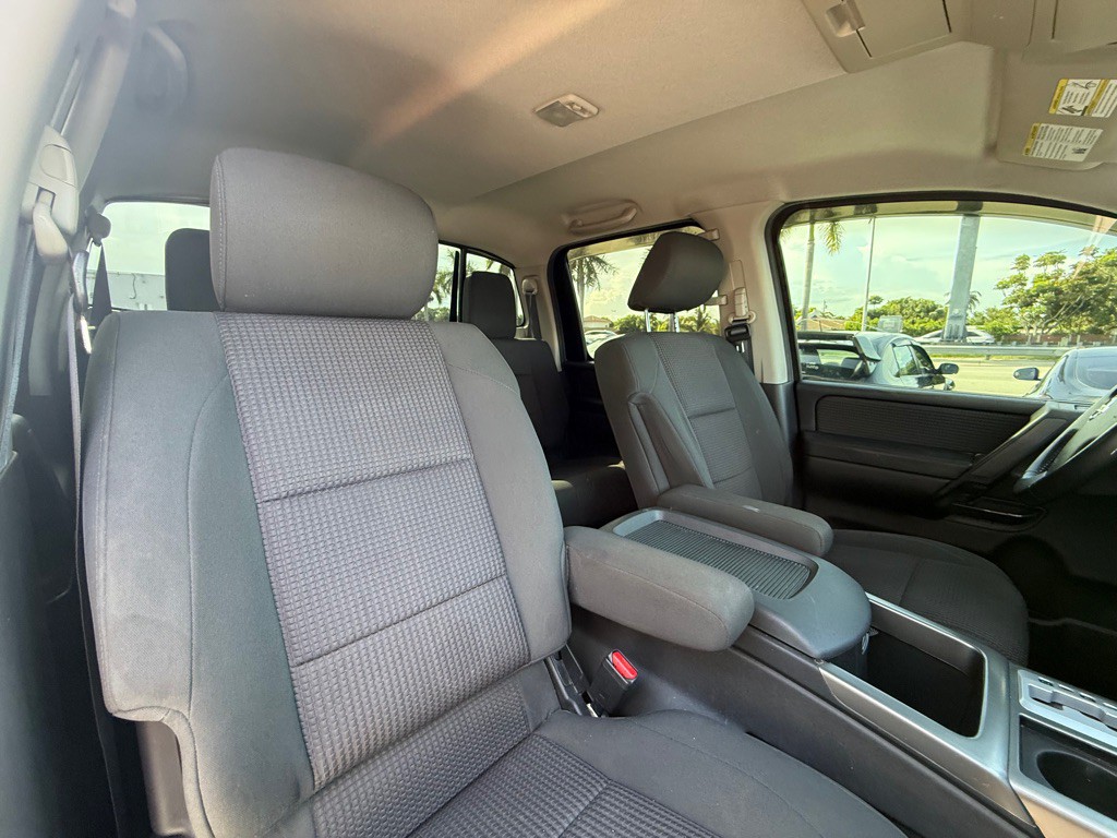 2012 Nissan Titan Image 21