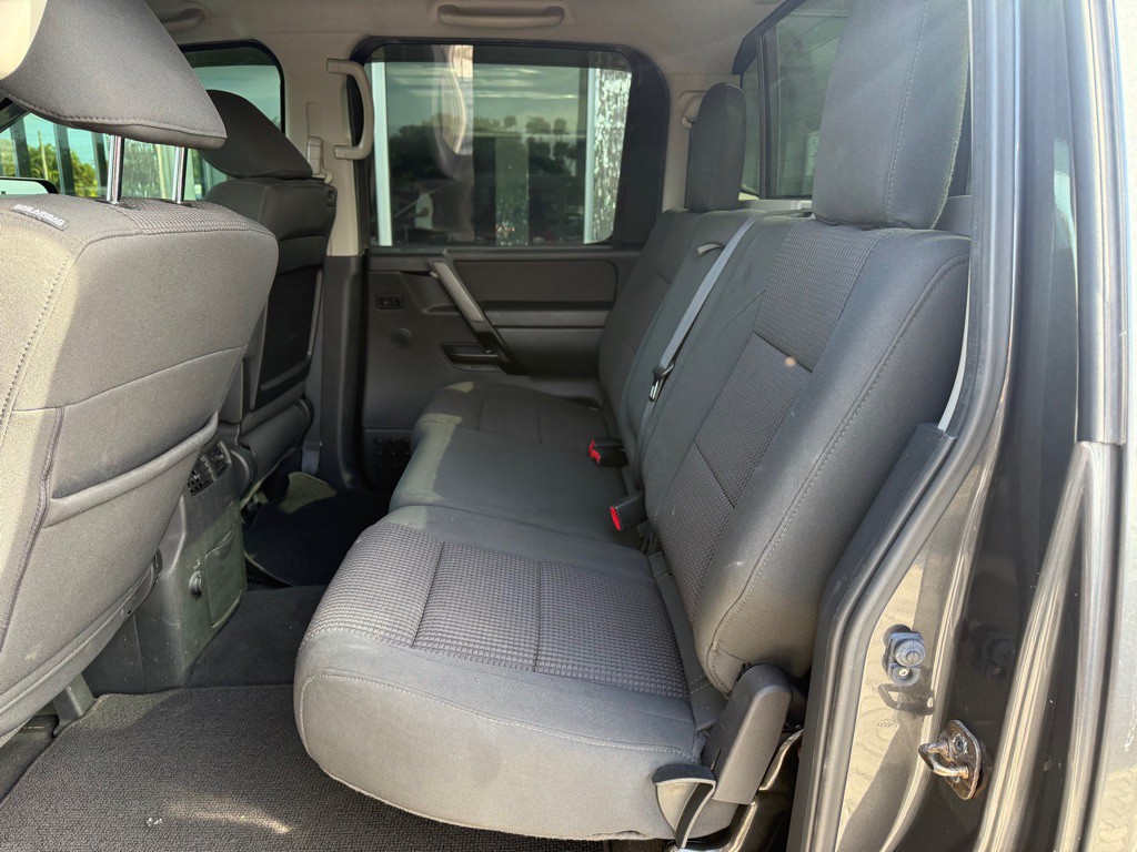 2012 Nissan Titan Image 25