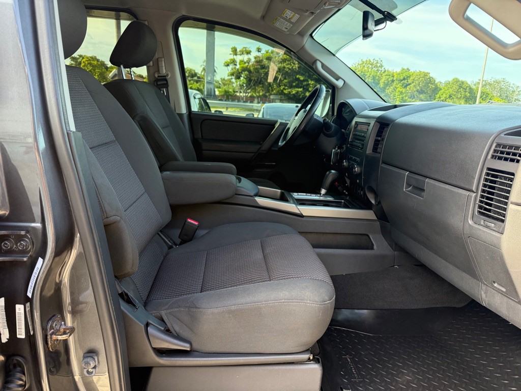 2012 Nissan Titan Image 28