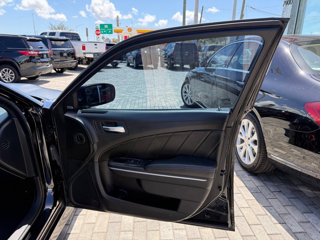 2020 Dodge Charger Image 32