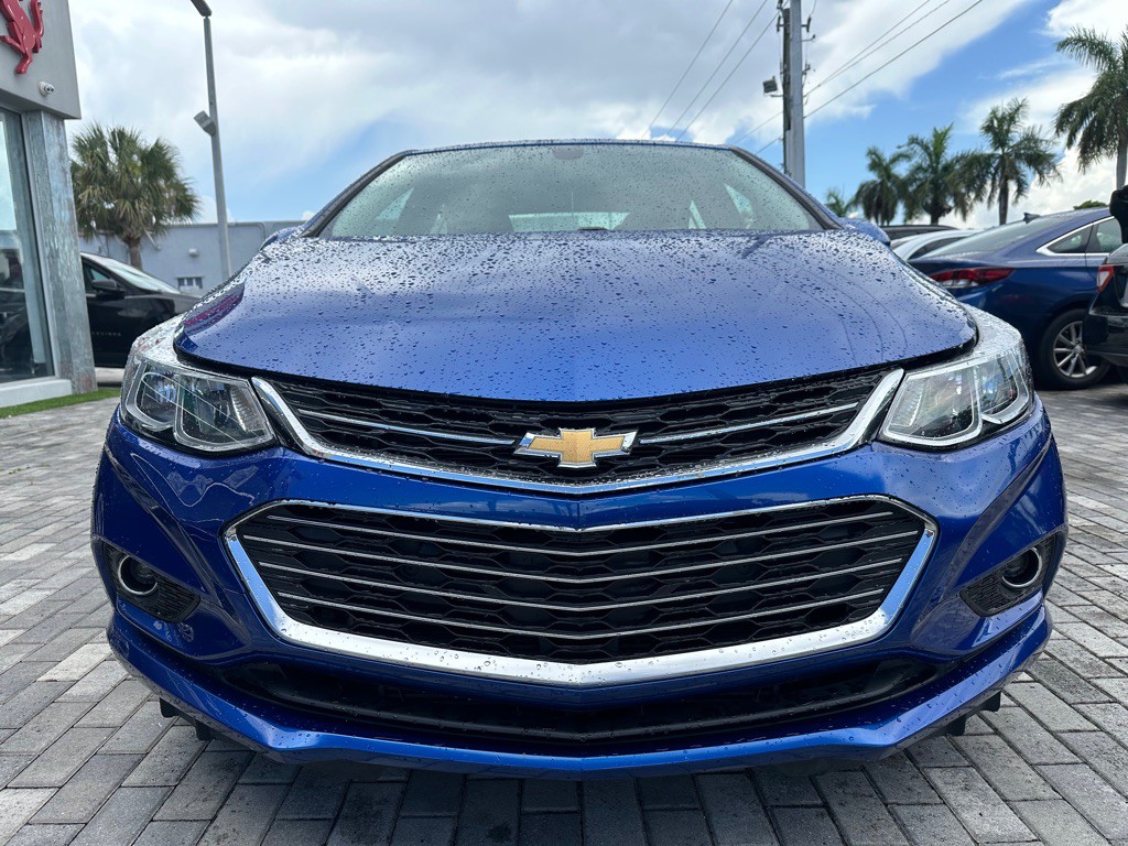 2018 Chevrolet Cruze Image 2