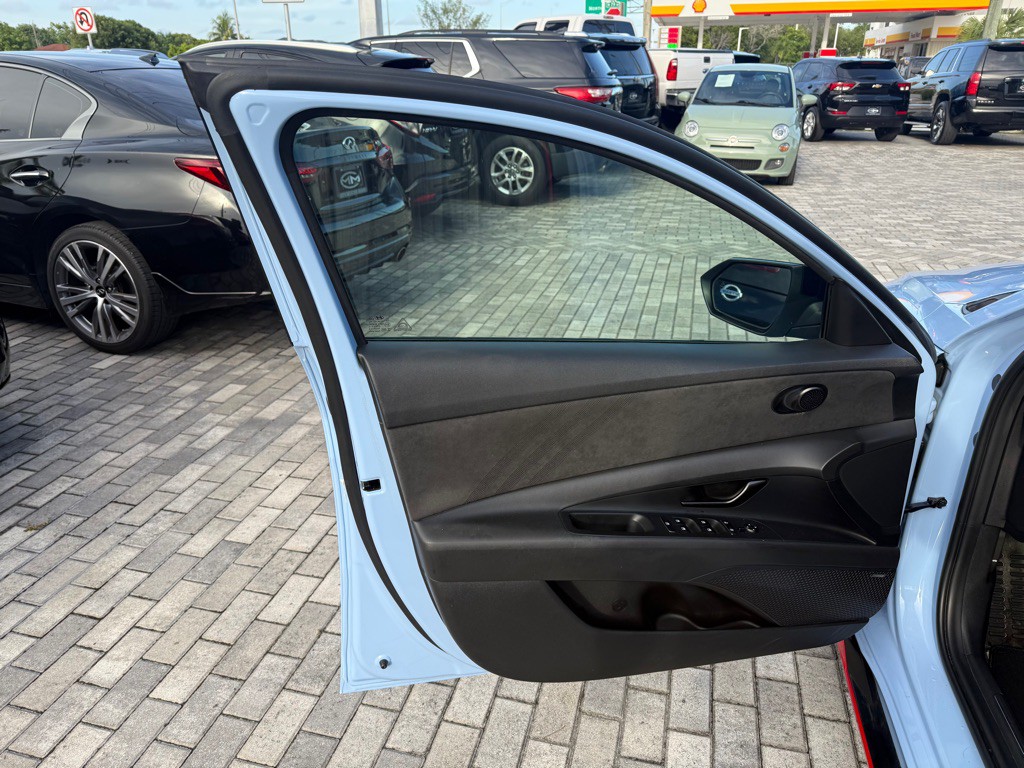 2023 Hyundai Elantra Image 35