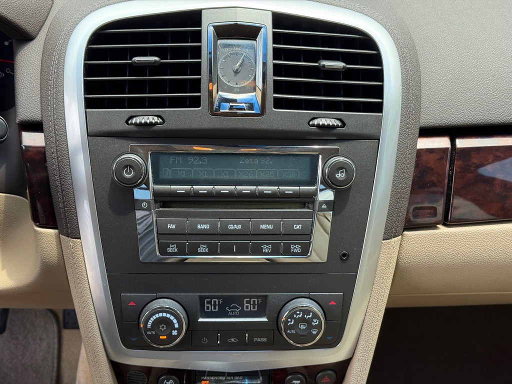 2007 Cadillac SRX Image 13