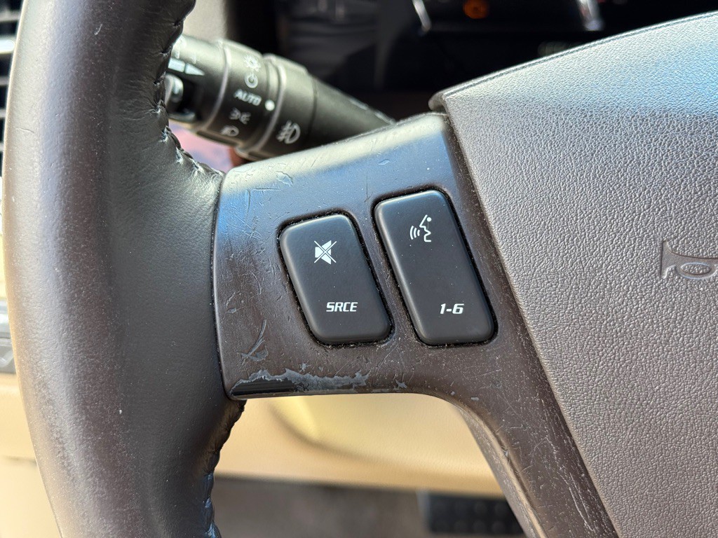 2007 Cadillac SRX Image 16