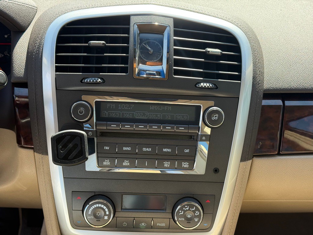 2007 Cadillac SRX Image 26