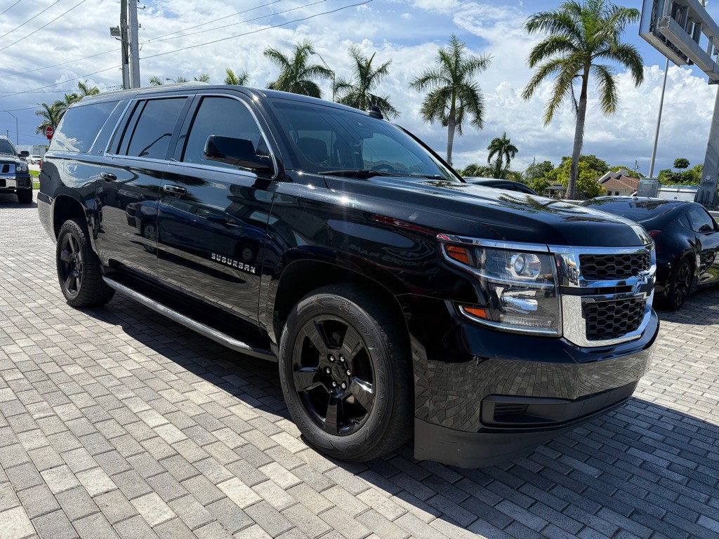 2017 Chevrolet Suburban Image 1