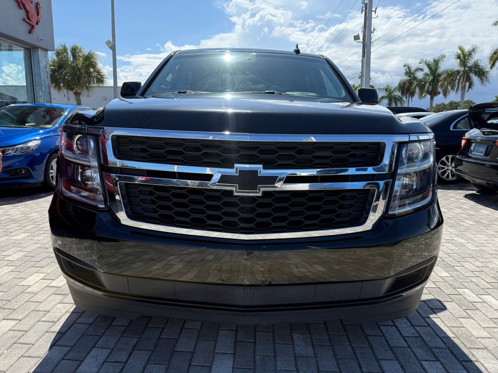 2017 Chevrolet Suburban Image 2