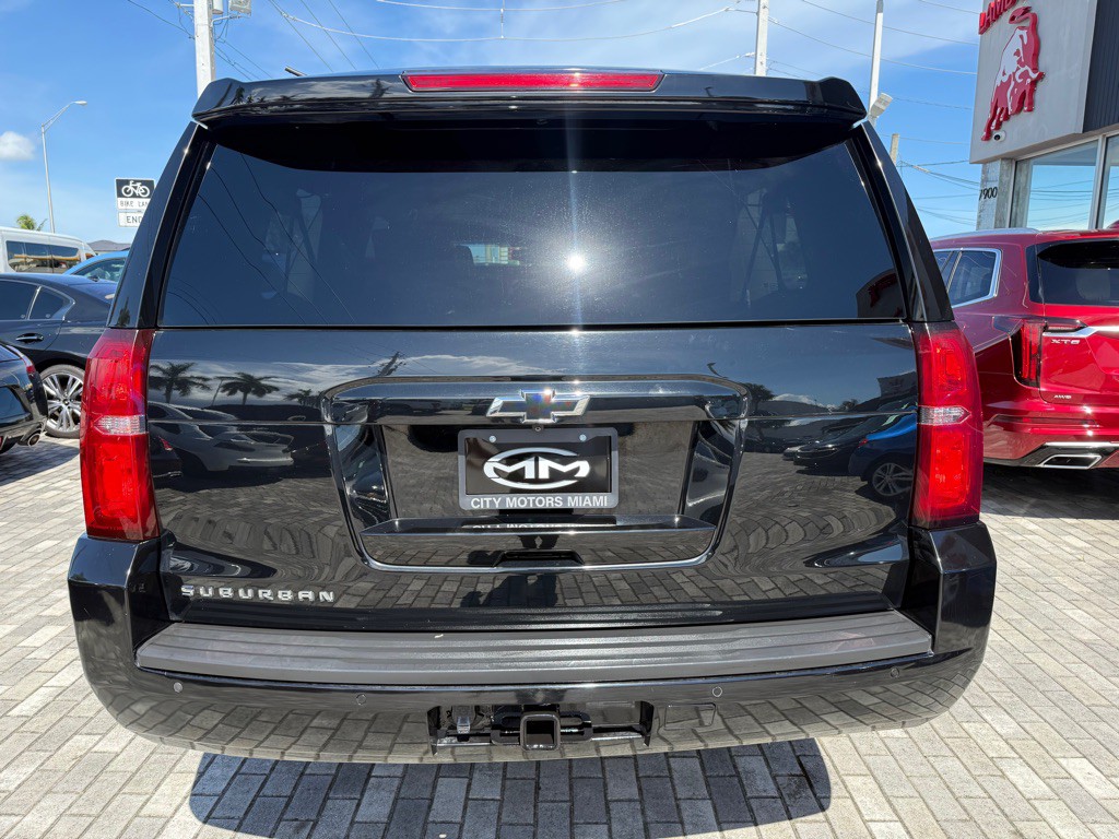 2017 Chevrolet Suburban Image 5