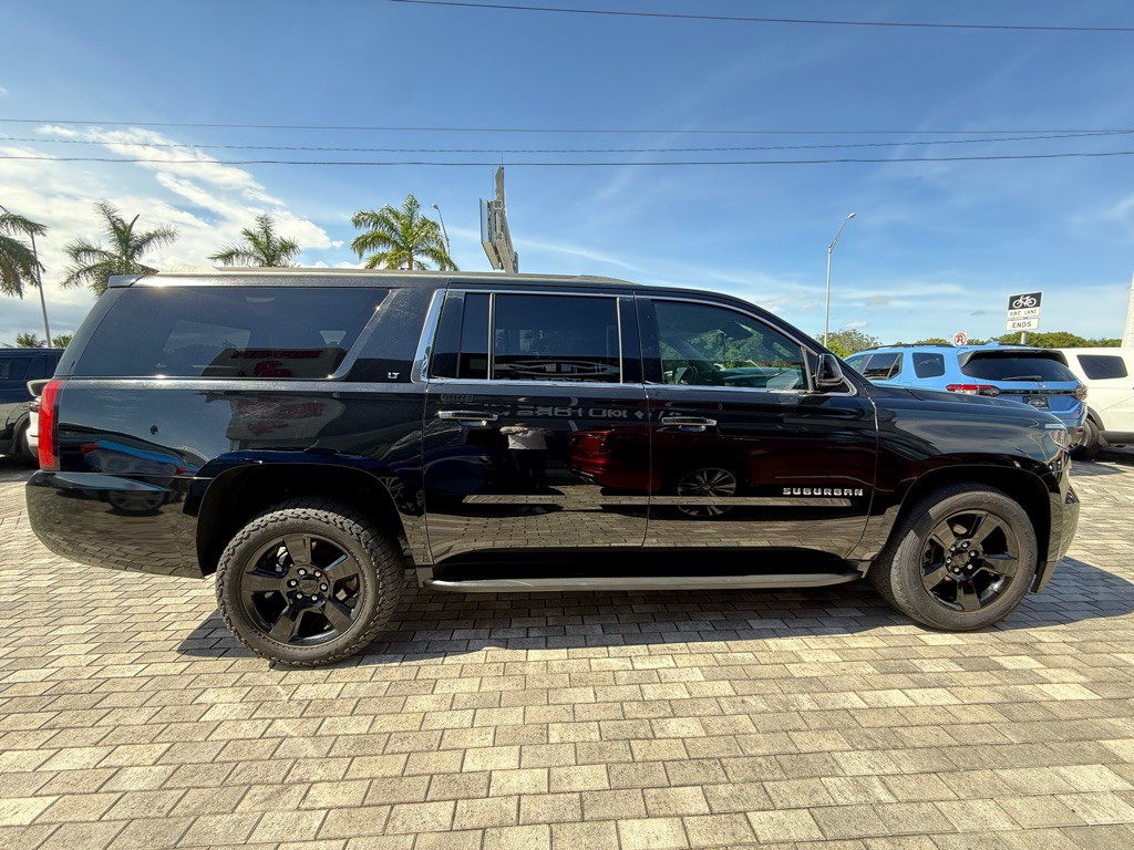 2017 Chevrolet Suburban Image 8