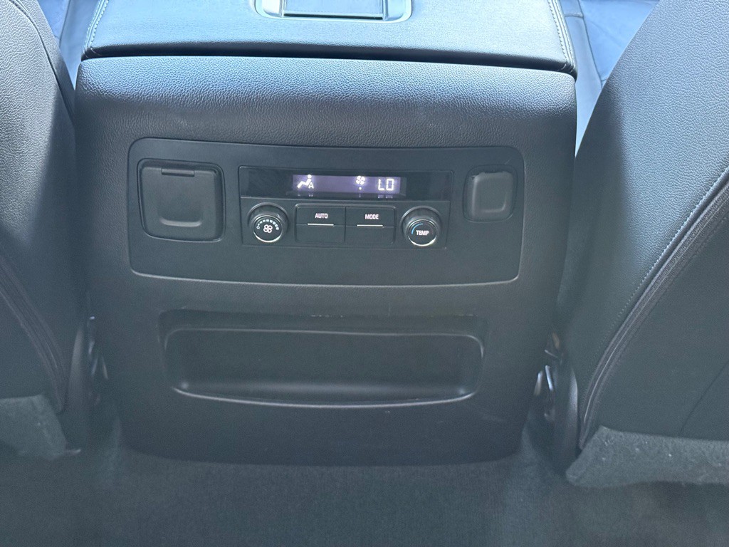 2017 Chevrolet Suburban Image 27