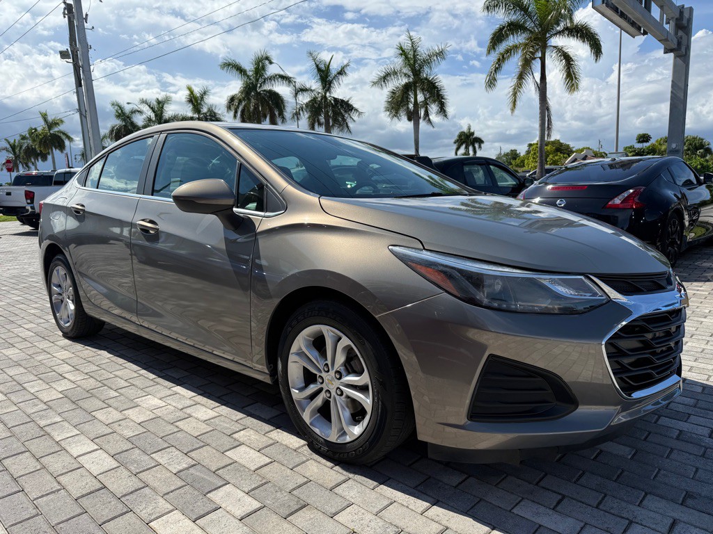 2019 Chevrolet Cruze Image 1