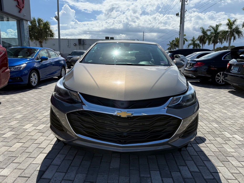 2019 Chevrolet Cruze Image 2