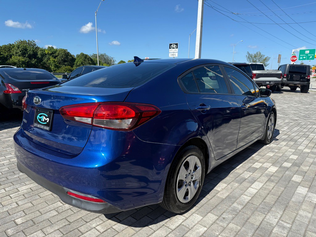 2017 Kia Forte Image 5