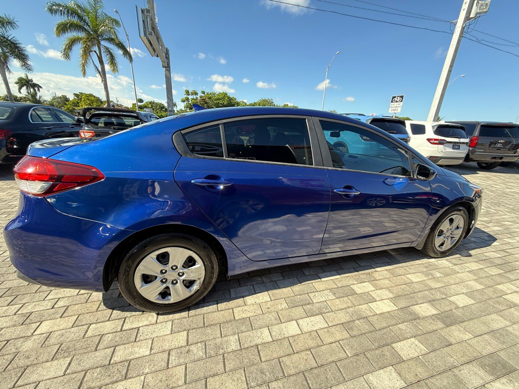 2017 Kia Forte Image 8