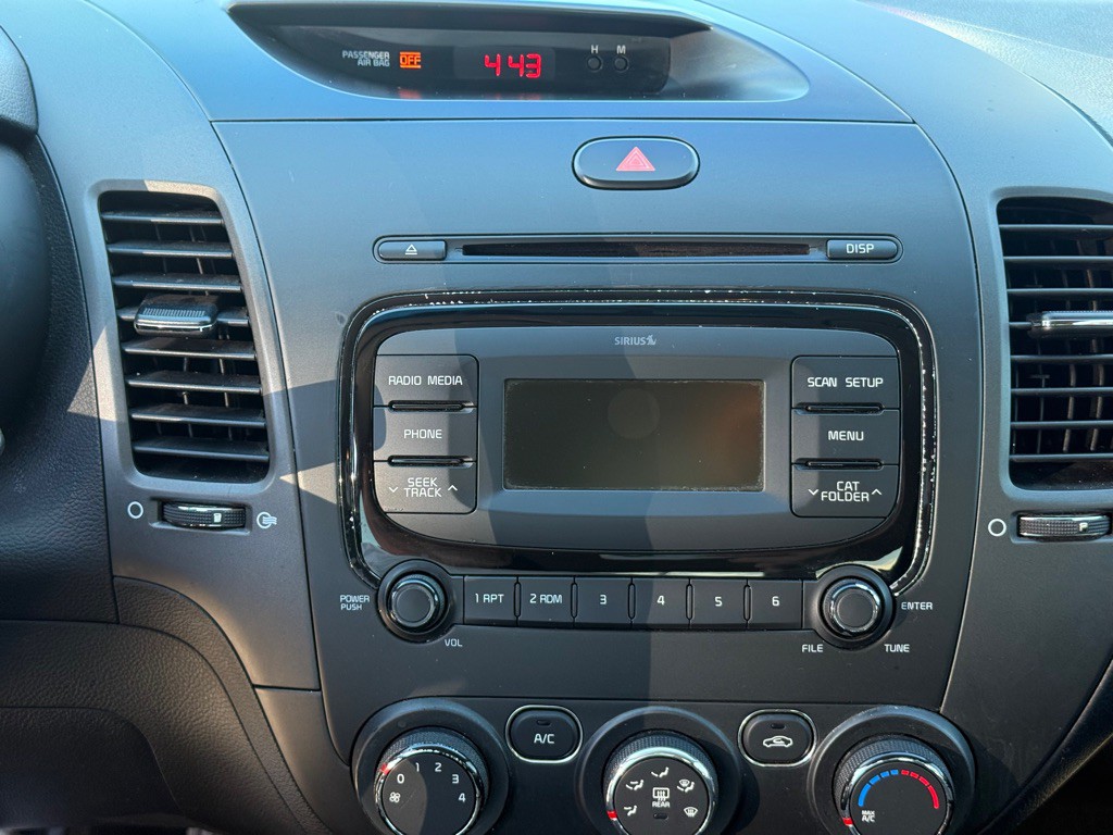2017 Kia Forte Image 19