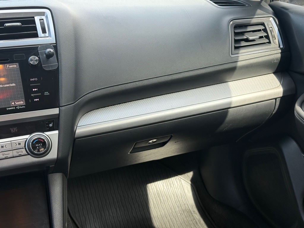 2015 Subaru Legacy Image 17