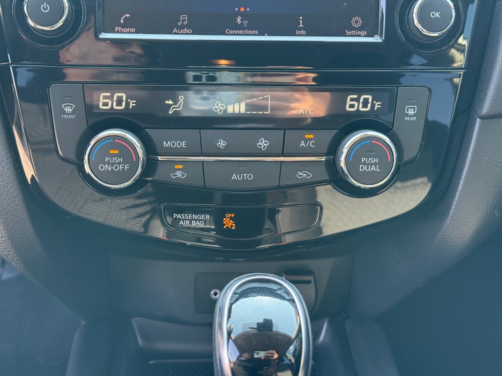 2020 Nissan Rogue Image 21