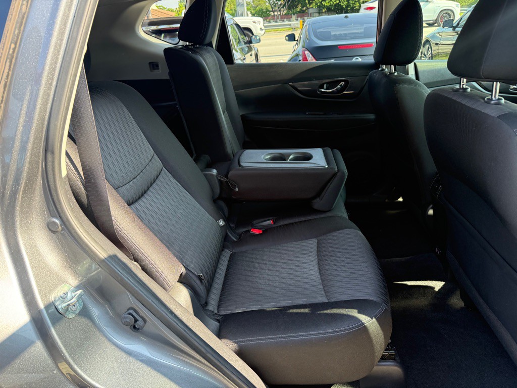 2020 Nissan Rogue Image 32