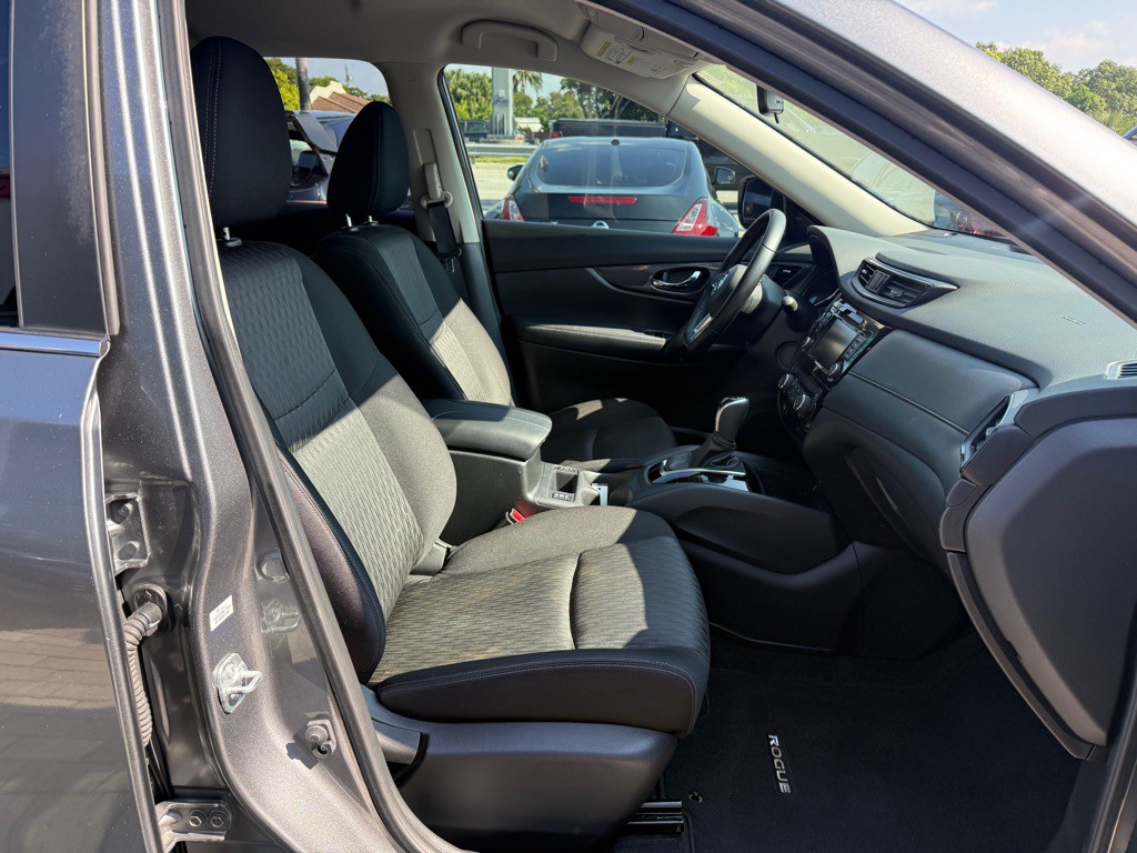 2020 Nissan Rogue Image 33