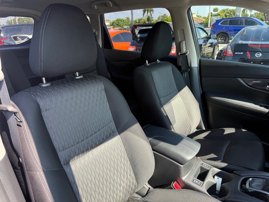 2020 Nissan Rogue Image 34