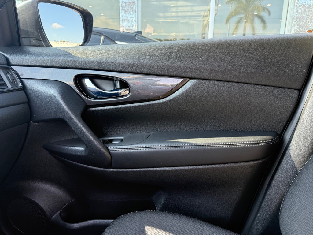 2020 Nissan Rogue Image 38