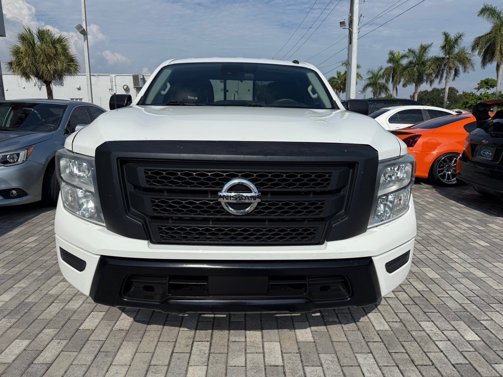2021 Nissan Titan Image 2