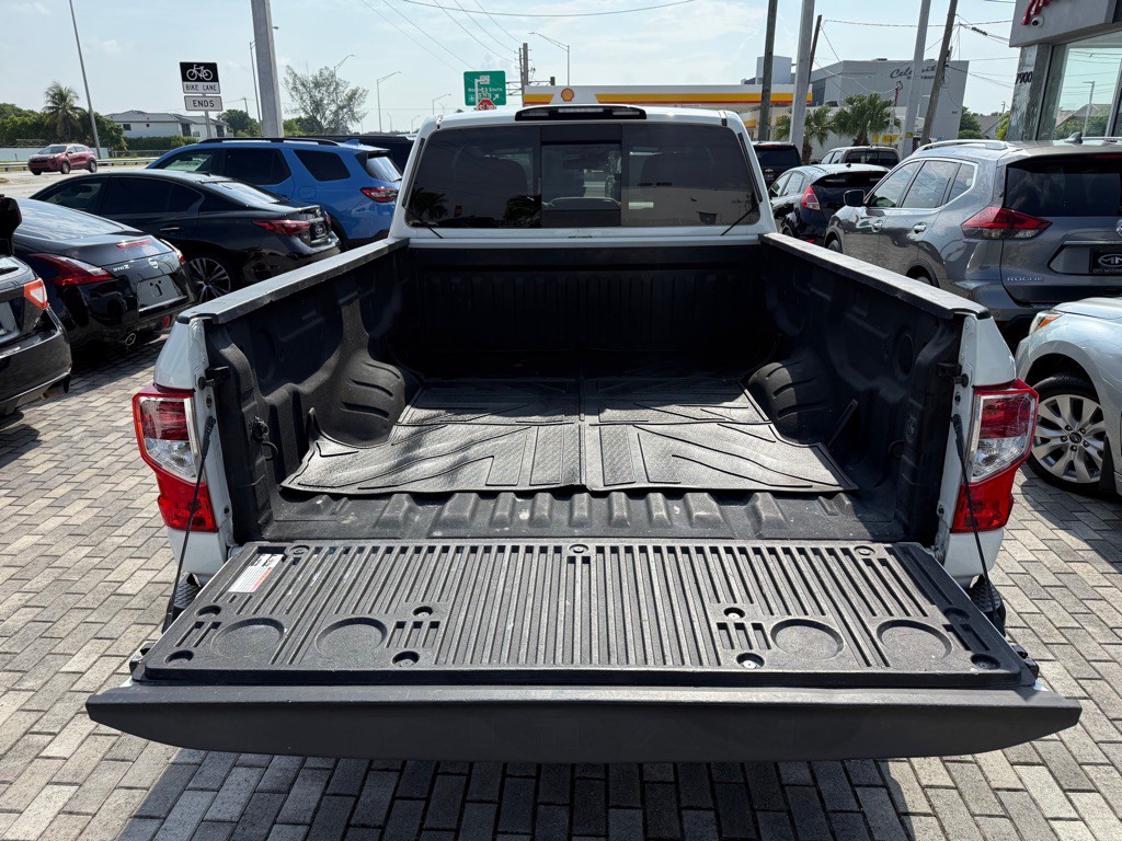 2021 Nissan Titan Image 7
