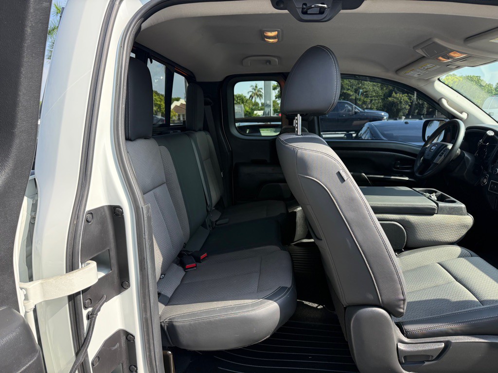2021 Nissan Titan Image 15