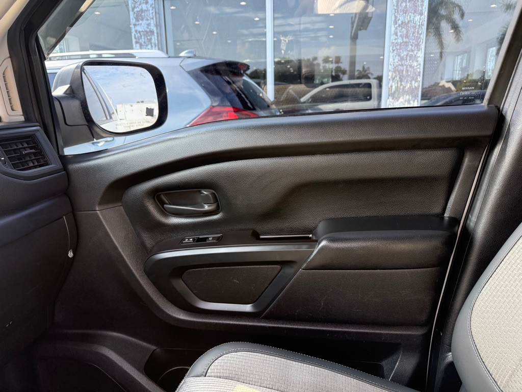 2021 Nissan Titan Image 26
