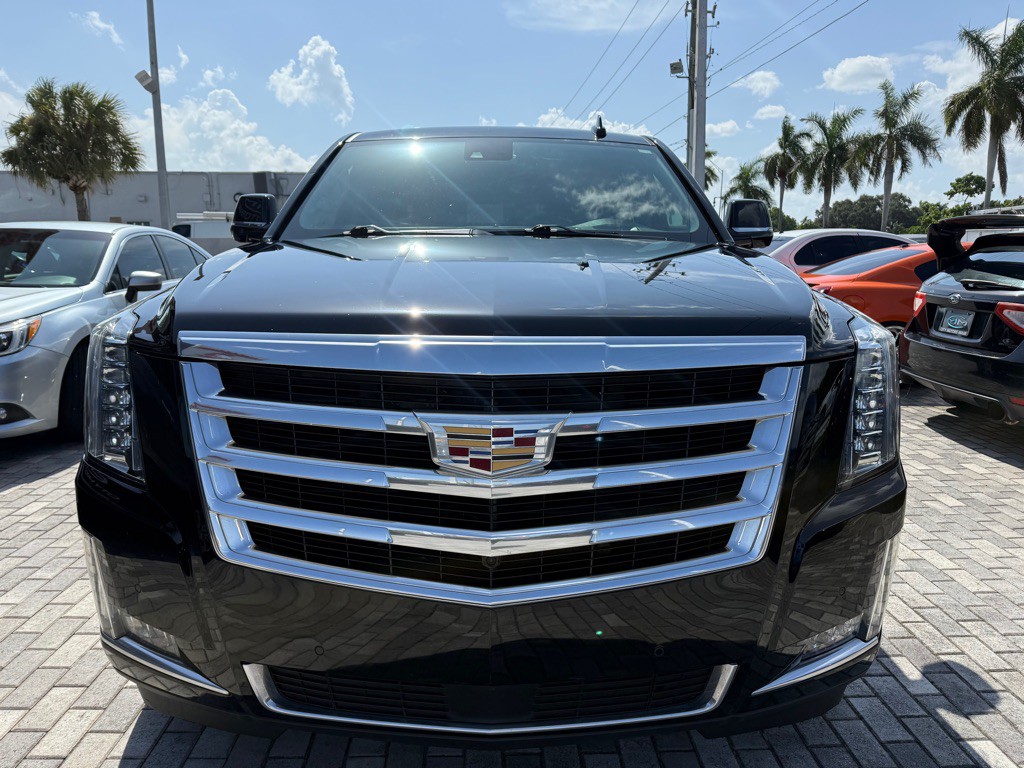 2020 Cadillac Escalade Image 2