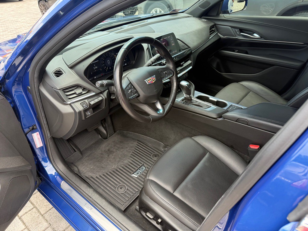 2022 Cadillac CT4 Image 12