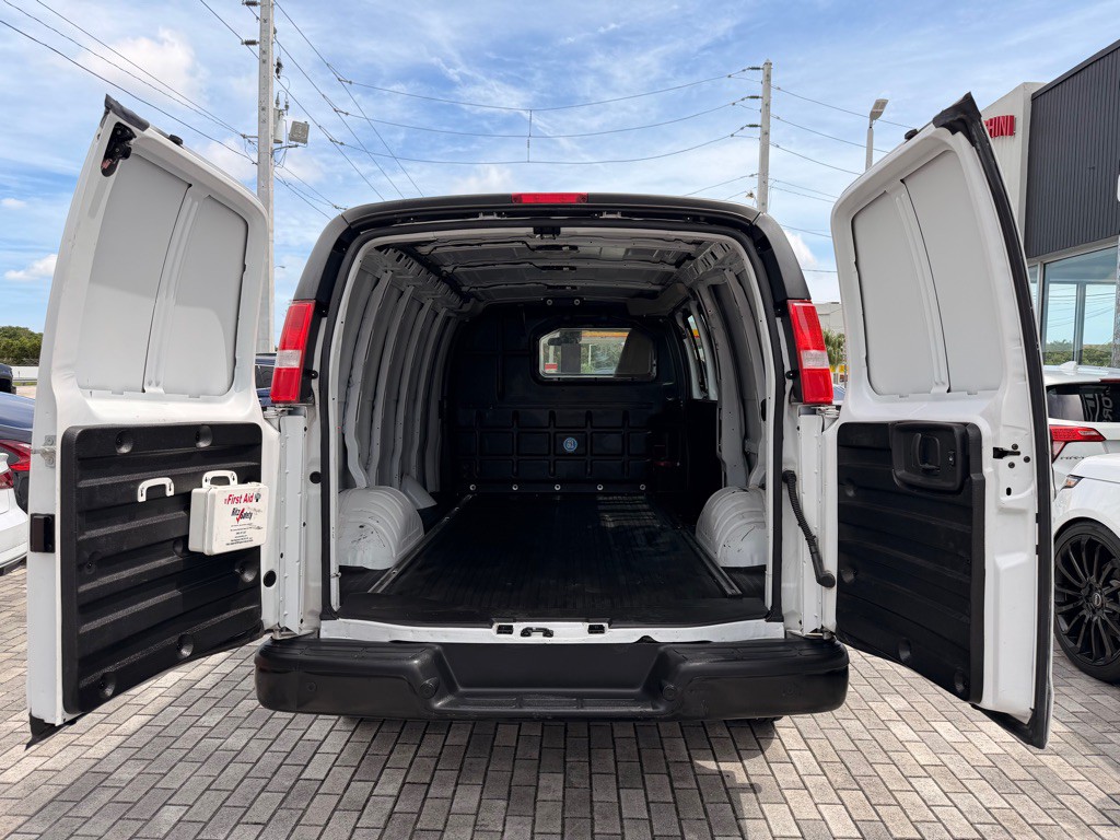 2021 Chevrolet Express Image 8