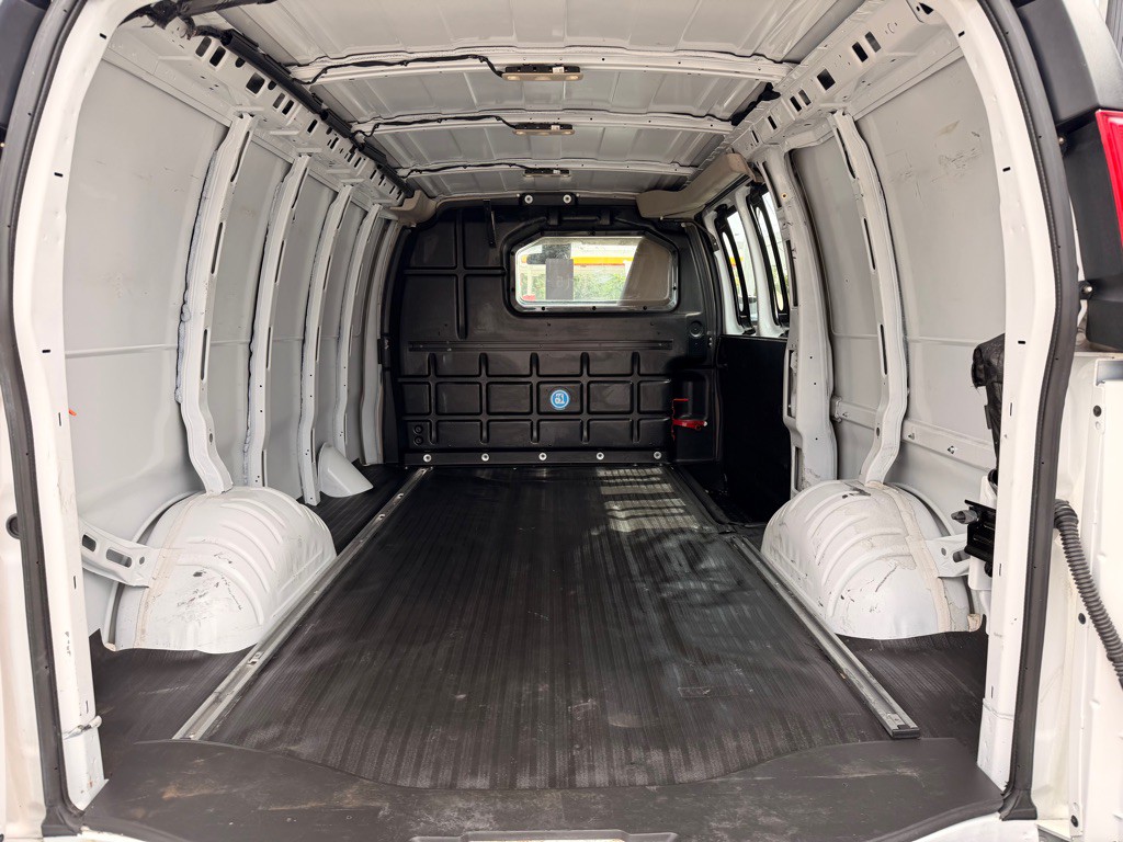 2021 Chevrolet Express Image 9
