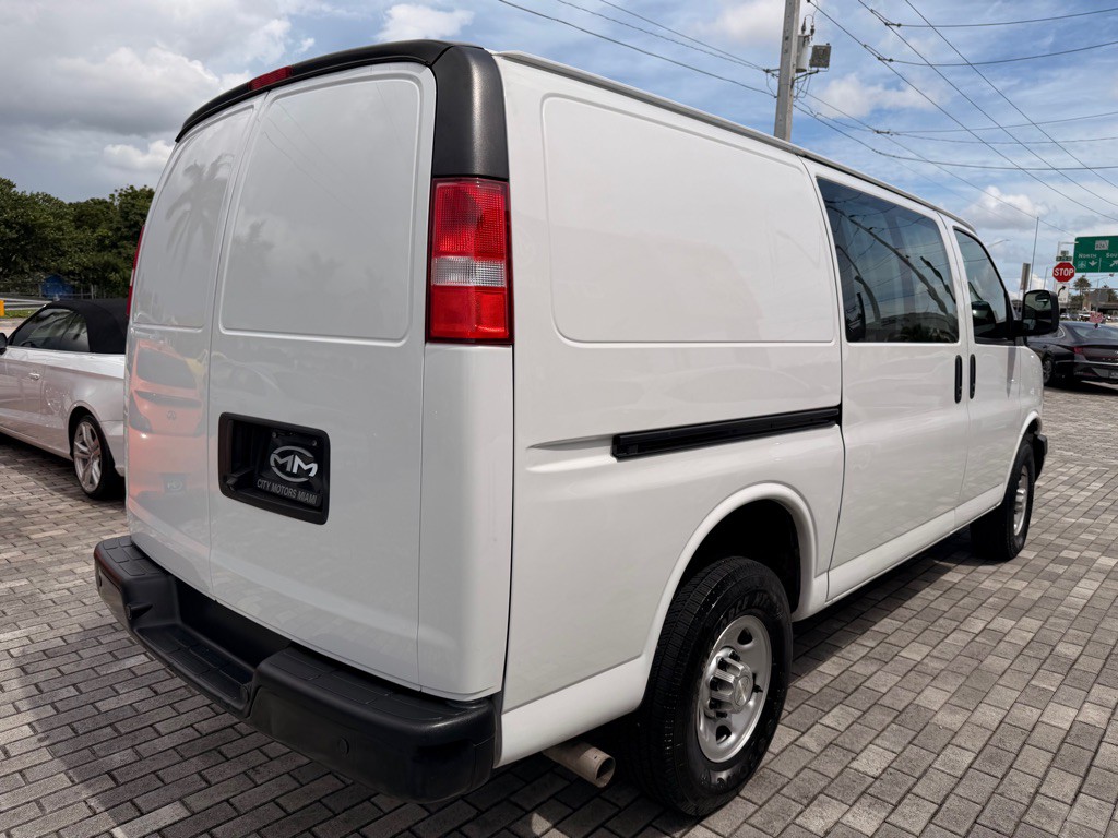 2021 Chevrolet Express Image 10