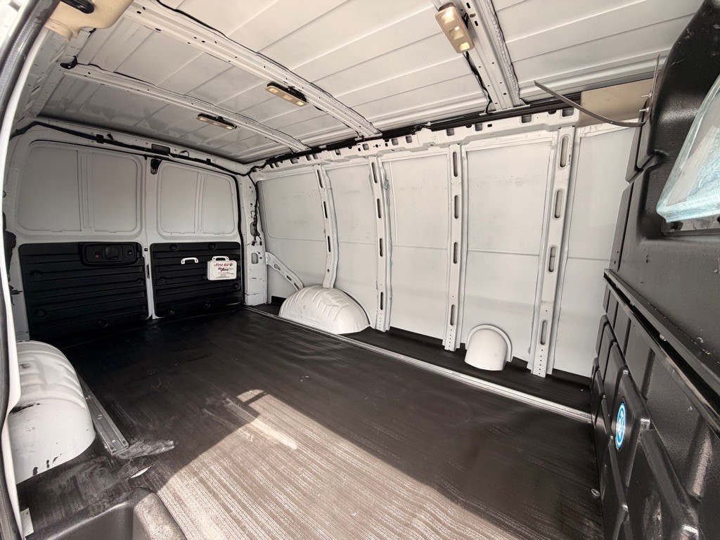 2021 Chevrolet Express Image 12