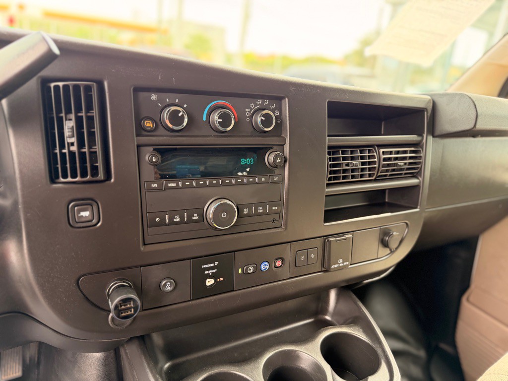 2021 Chevrolet Express Image 18